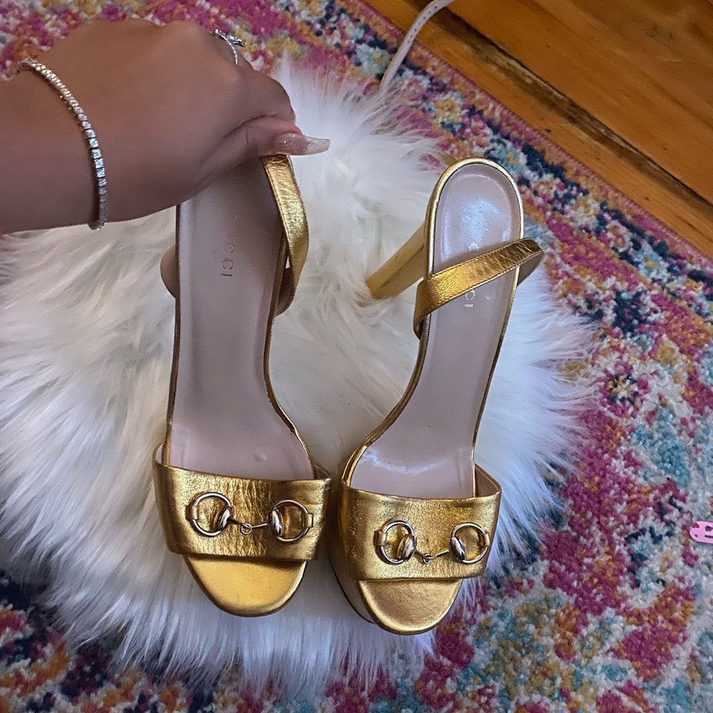 Gucci heels !